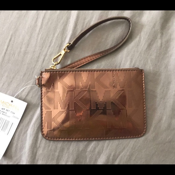 Michael Kors wristlet - Picture 1 of 3
